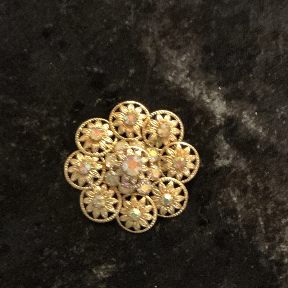 Vintage Elegant Gold Floral Brooch